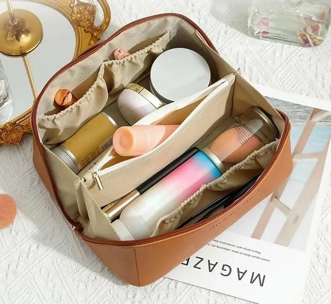 Містка косметичка з діагональною застібкою CosmyCase, коричнева 2644074418 фото